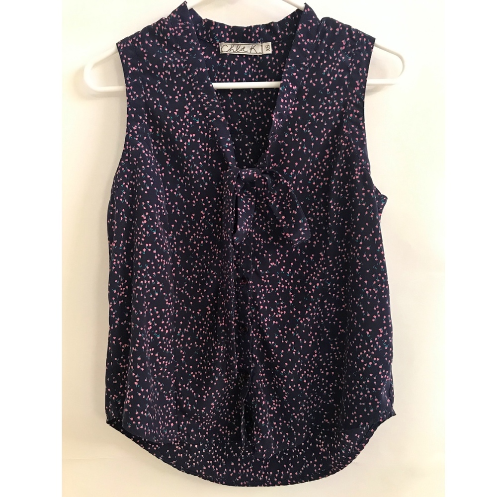 Versatile printed blouse with pussy bow